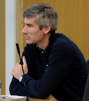 Julian Jamison facing to the left